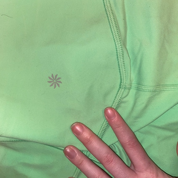 Athleta Salutation Stash Pocket 2 5” short Lime Green XS NWT - Picture 5 of 6